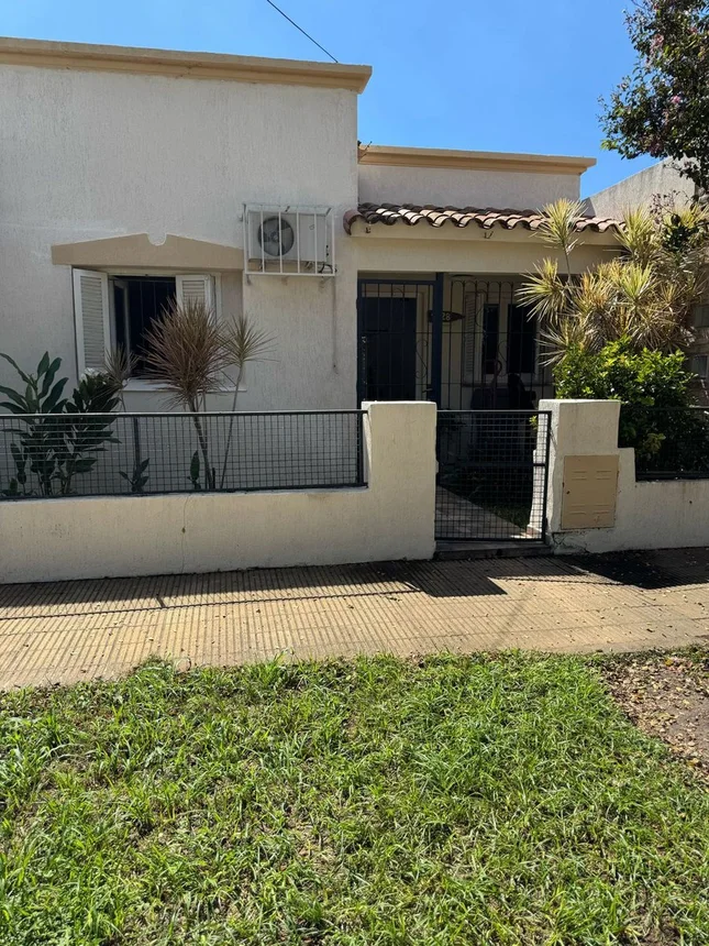 Casa de 6 ambientes en alquiler en Santa Fe, Juan Larrea 1000