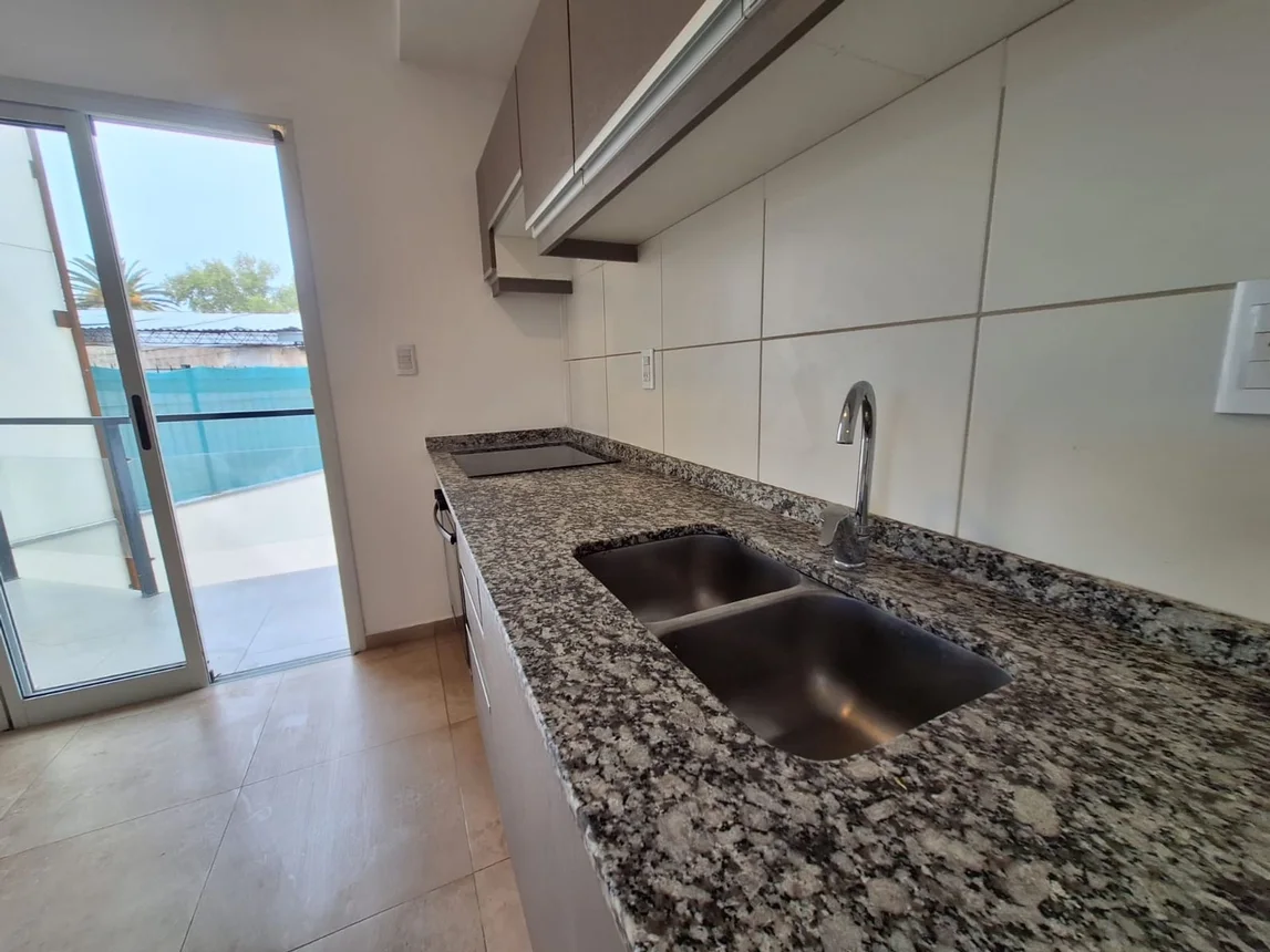 Departamento en alquiler en Godoy Cruz, Pellegrini 1400, foto 5