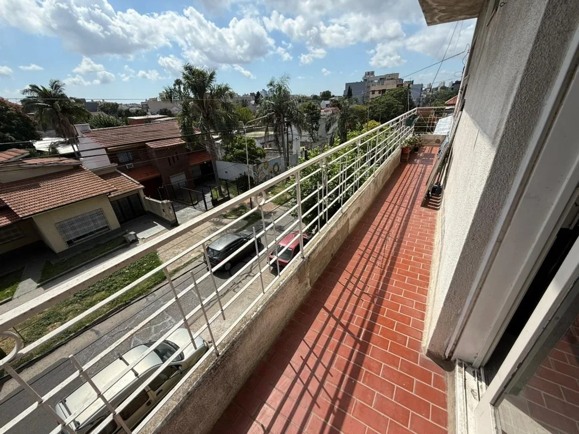 Venta amplio dpto 3 amb. tapiales c/balcón corrido, foto 2