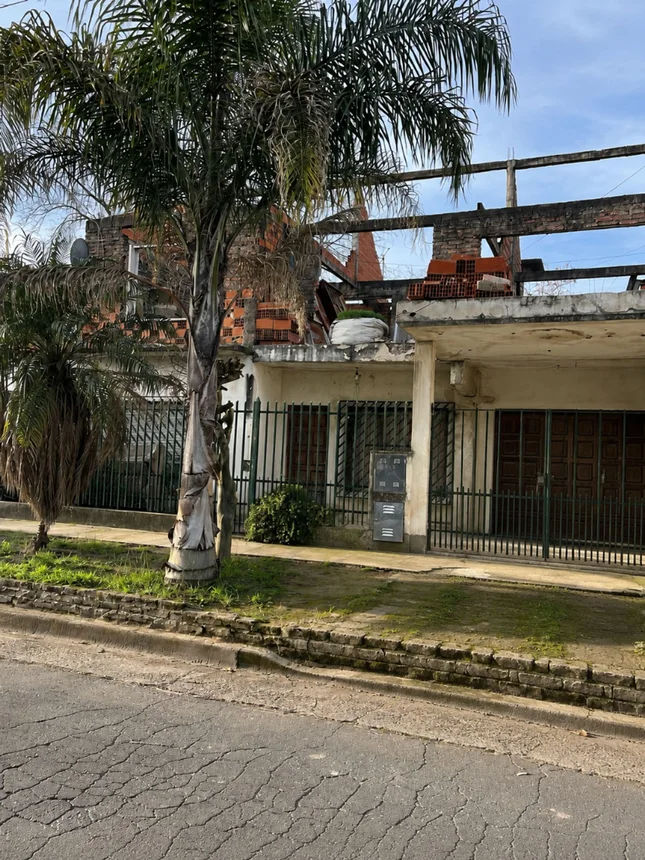 Casa de 3 ambientes en venta en Hurlingham, Pérez Galdos 1200