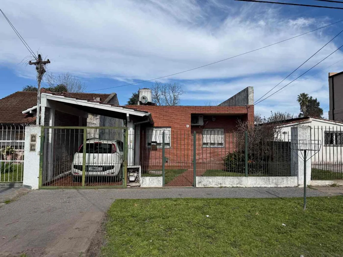 Casa de 3 ambientes en venta en Longchamps, Malvinas Argentinas 400