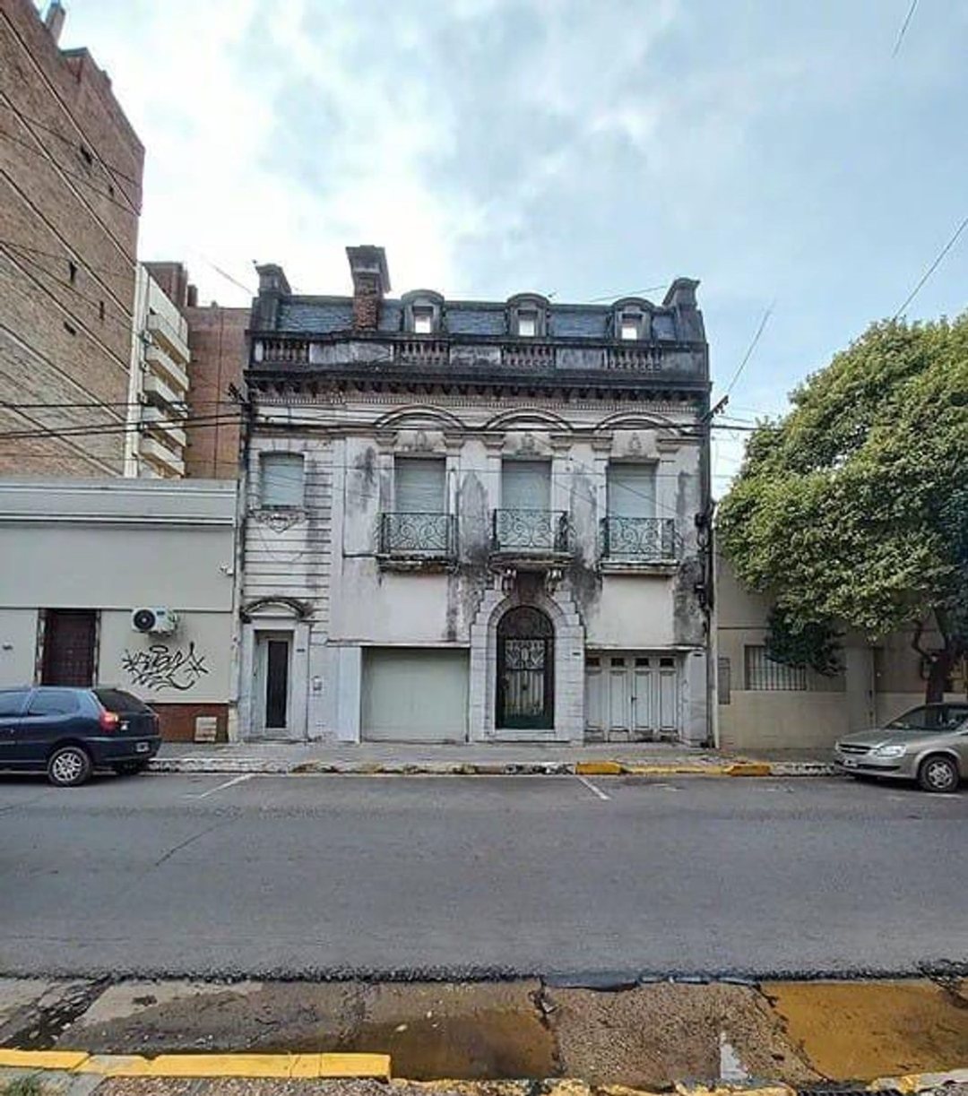 Se vende casa céntrica a metros de la peatonal