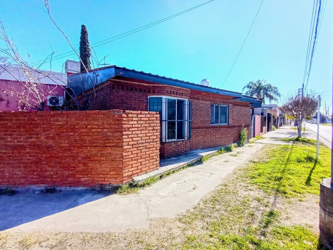 Casa en venta 6 ambientes en Lanús 2200, Moron, Moron, Buenos Aires