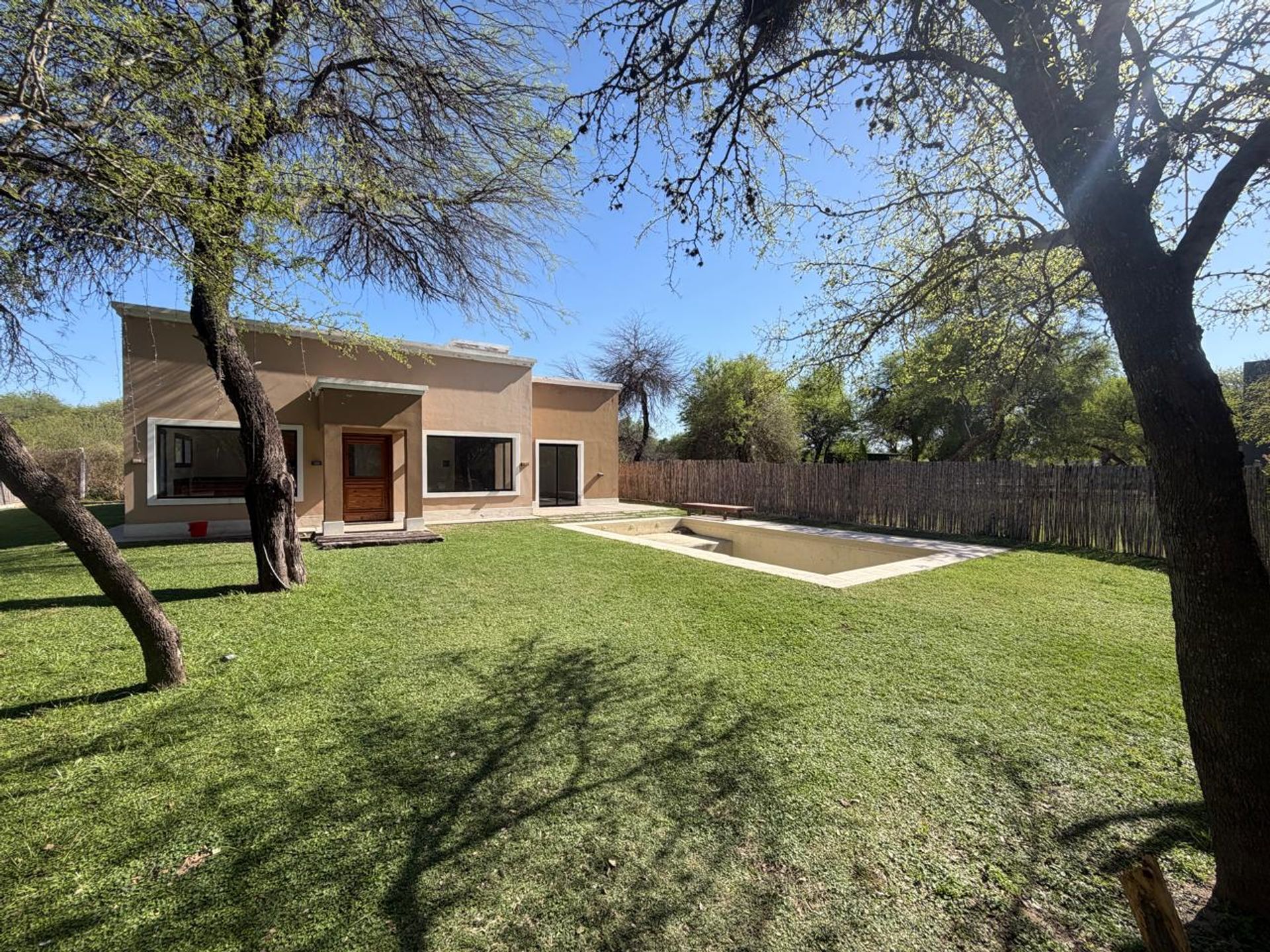 CASA EN VENTA - B° TIERRA DULCE - 3 DORMITORIOS