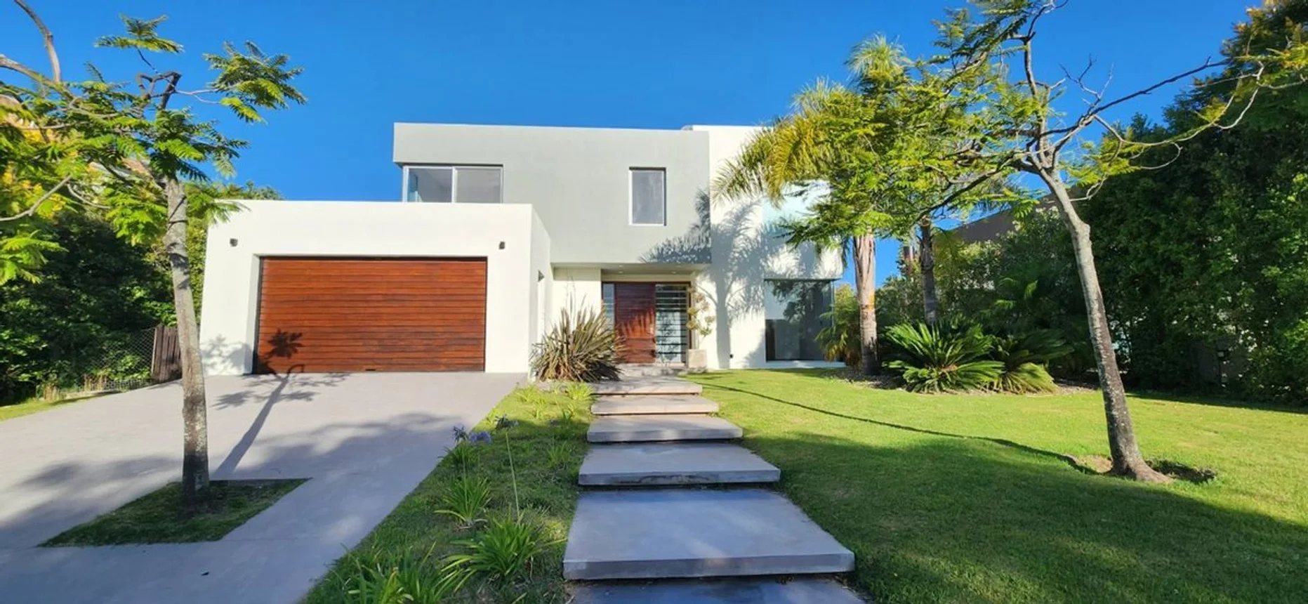 Casa de 8 ambientes en venta en Rincón de Milberg, Avenida del Golf 1500