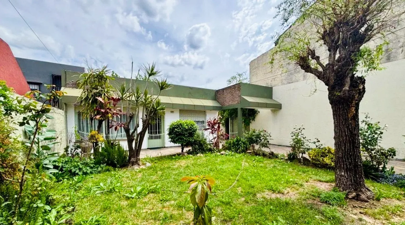 Casa en venta en Villa Luzuriaga, foto 2