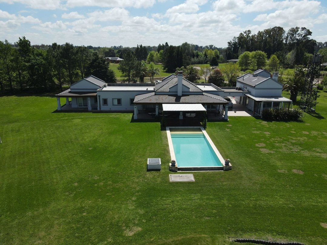 VENTA STA. MATILDE CASA 8 AMB PILETA GREEN DE GOLF