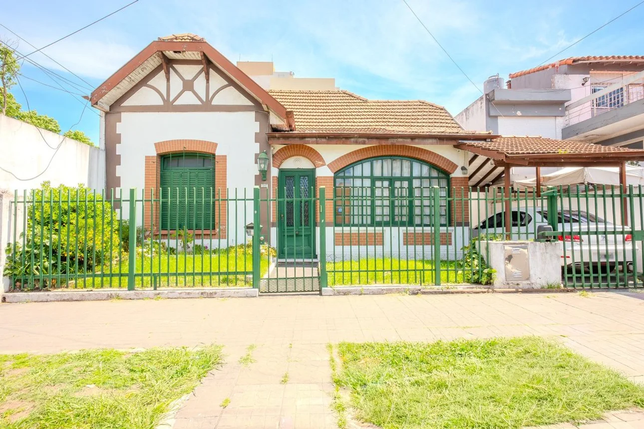 Casa de 4 ambientes en venta en Caseros, Julio Perdiguero 2200