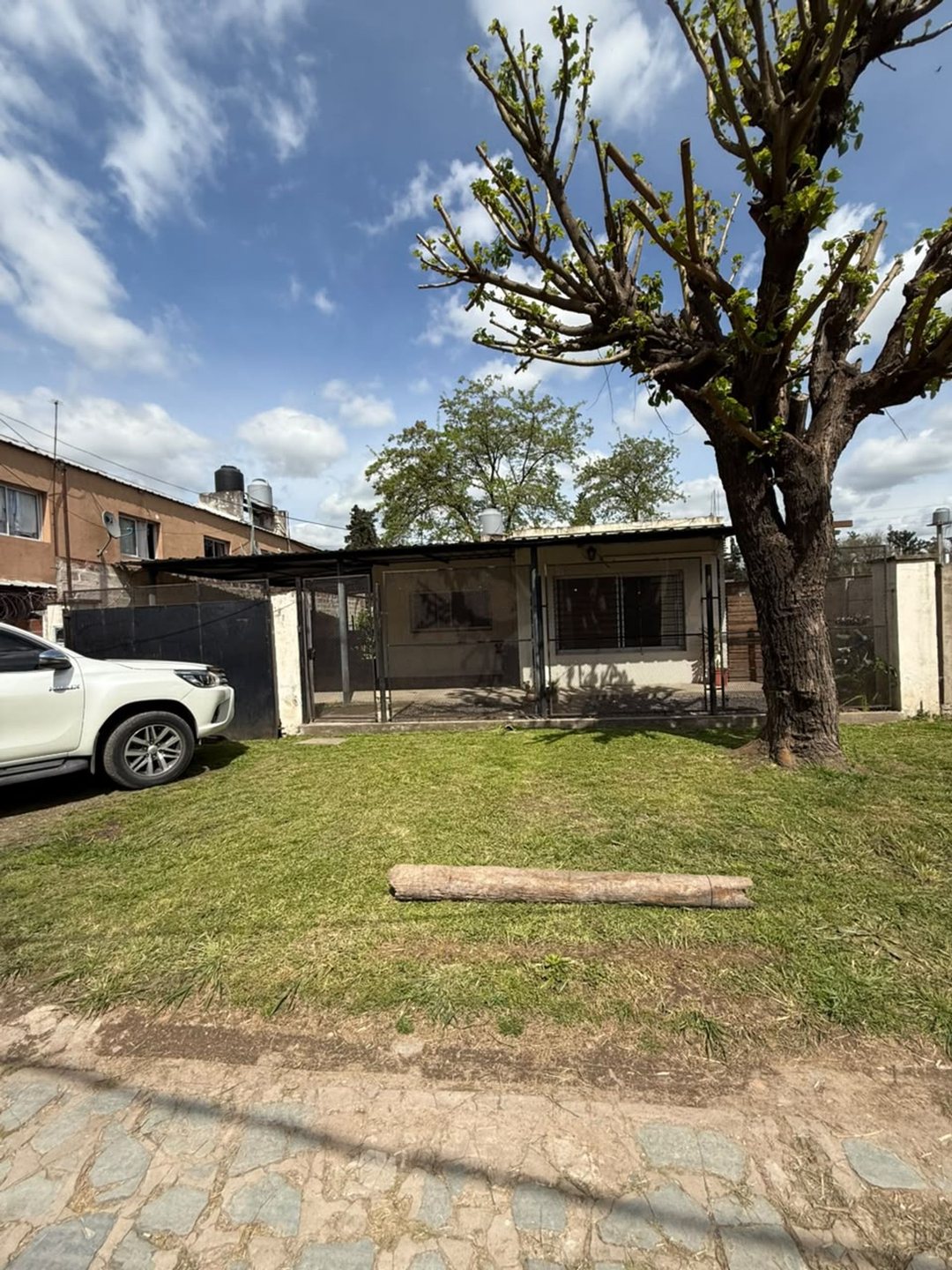 CASA EN VENTA 3 AMBIENTES FRANCISCO ALVAREZ
