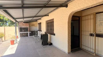 CASA EN ALQUILER- DESTACA UBICACIÓN Y ESTADO