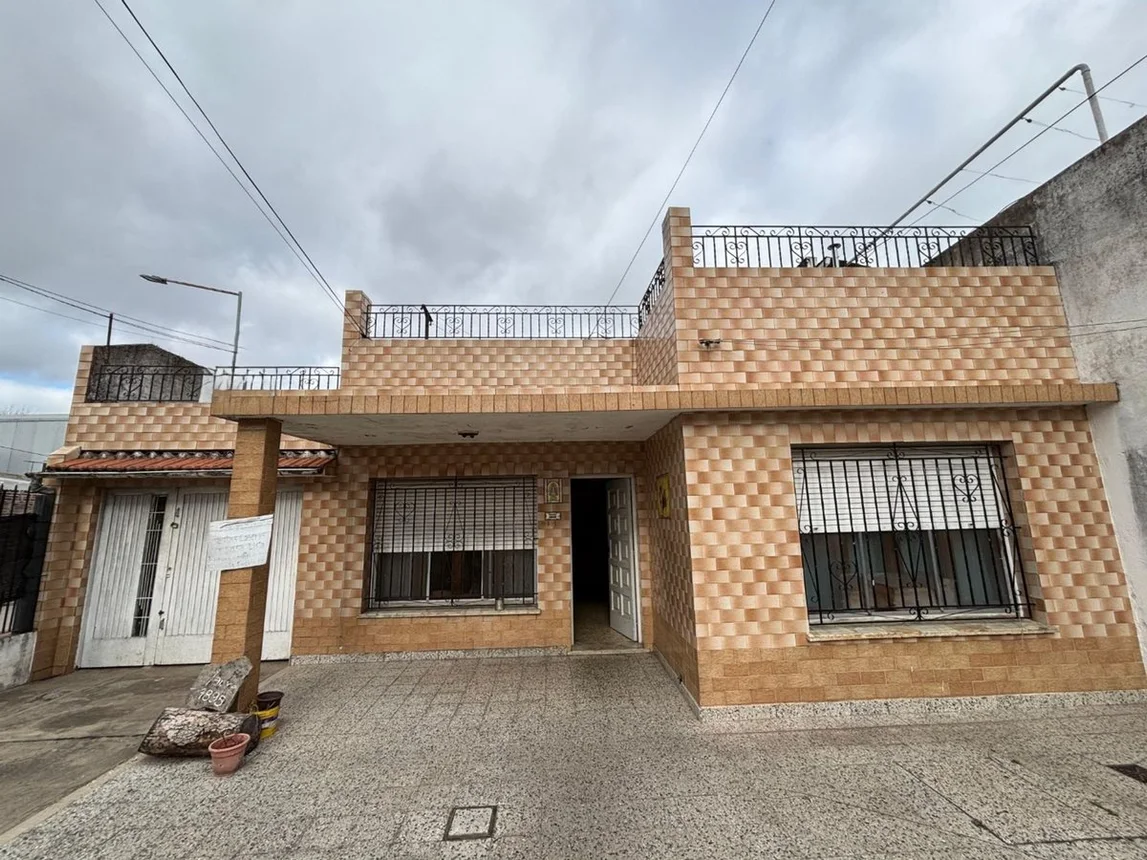 Casa de 4 ambientes en venta en Monte Chingolo, Coronel Maure 4900