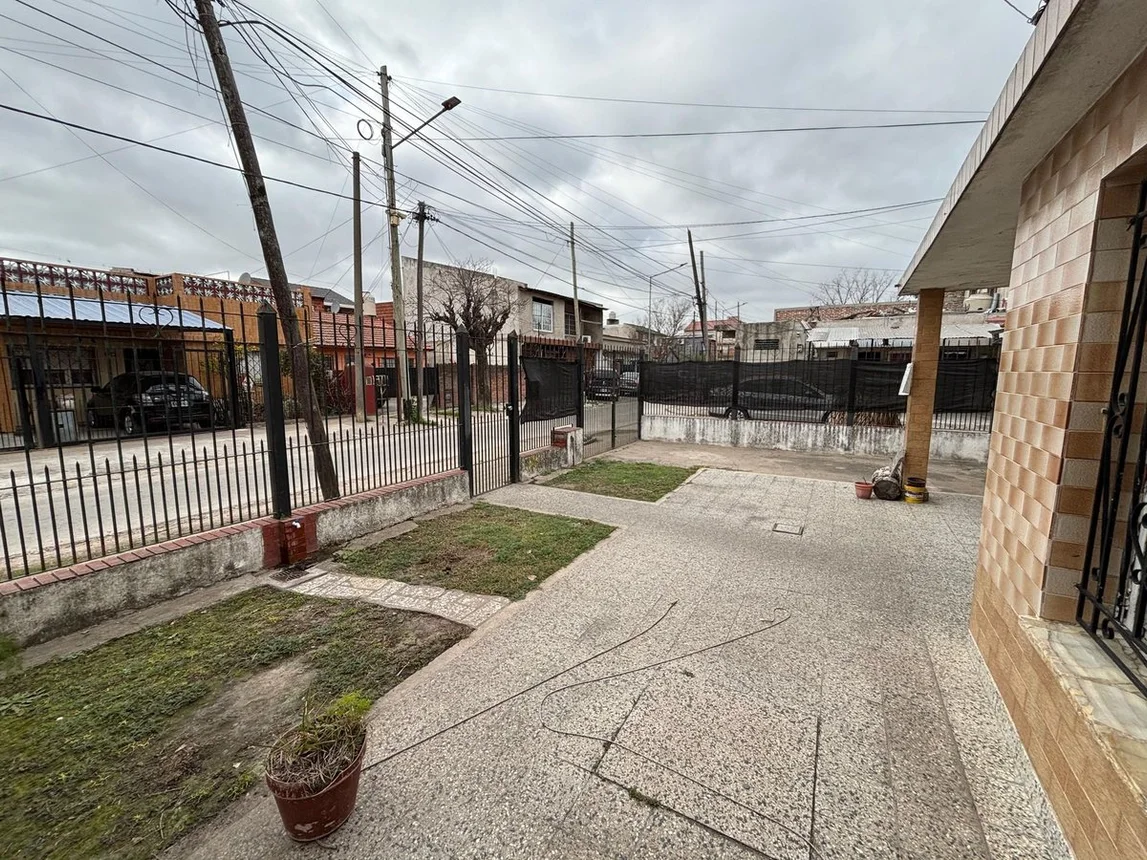 Casa de 4 ambientes en venta en Monte Chingolo, Coronel Maure 4900, foto 3