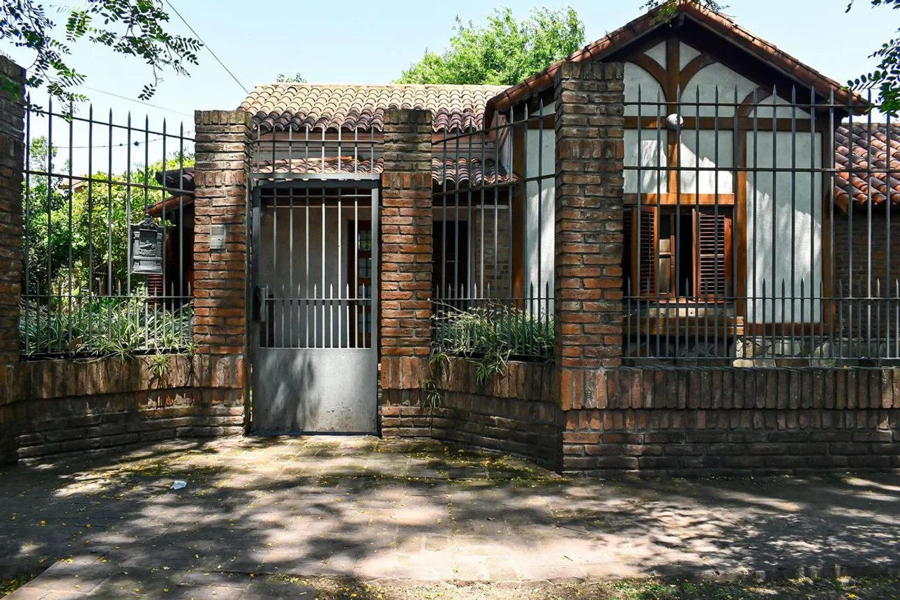 Casa en venta en Rafael Calzada, Bernardino Rivadavia 3200