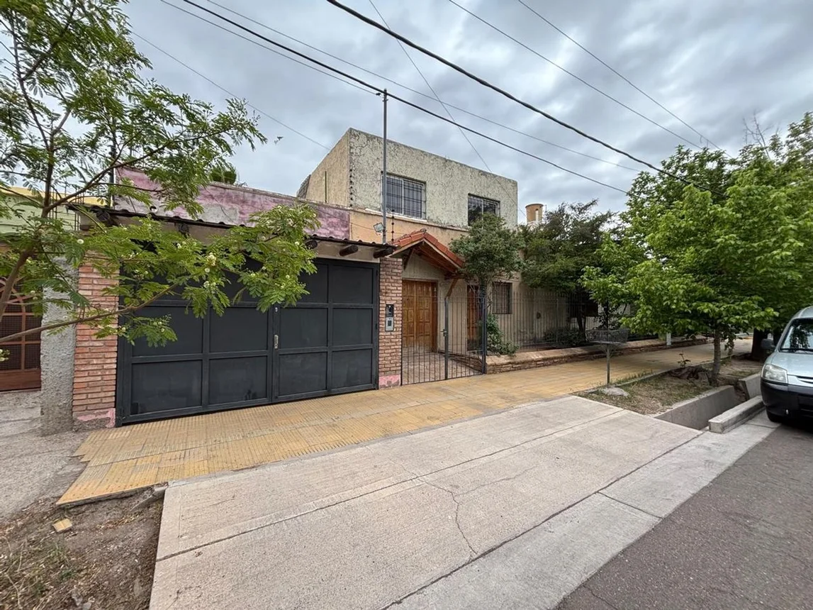 Casa en venta en Guaymallén, foto 2