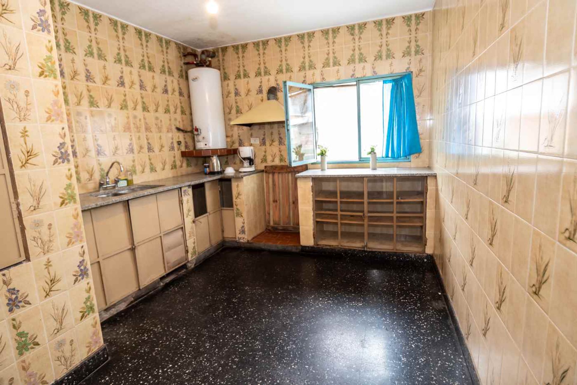 CASA EN VENTA CON LOCALES SOBRE AV. ARTIGAS - foto 13