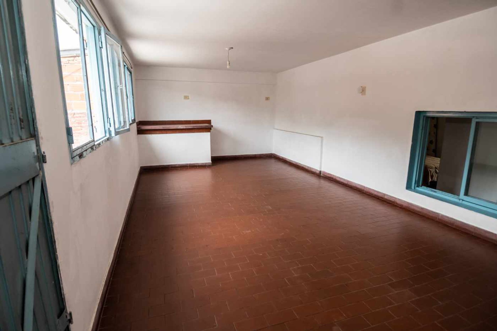 CASA EN VENTA CON LOCALES SOBRE AV. ARTIGAS - foto 16