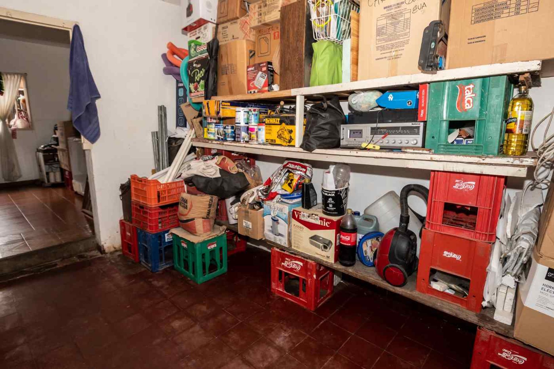 CASA EN VENTA CON LOCALES SOBRE AV. ARTIGAS - foto 6