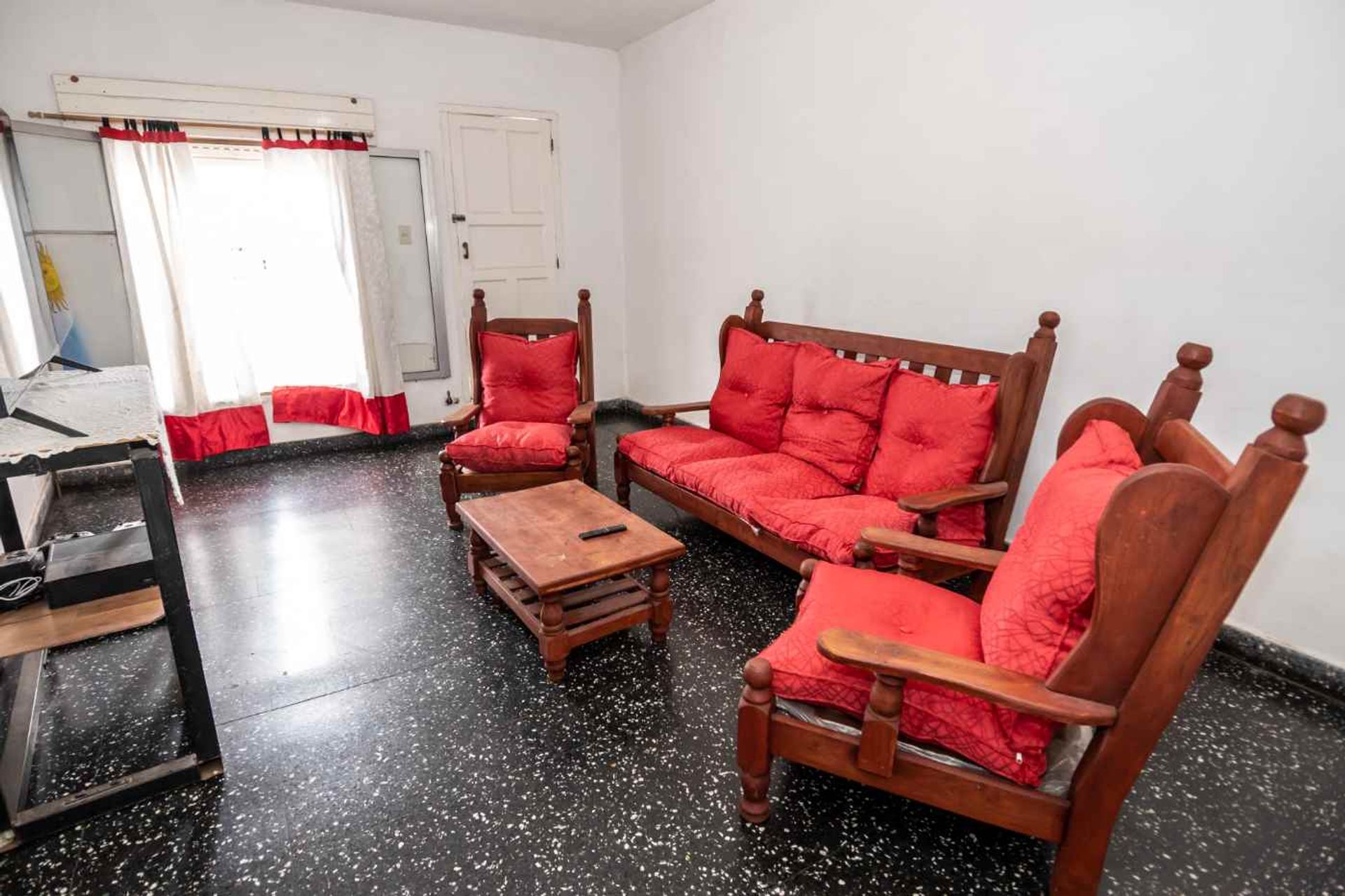 CASA EN VENTA CON LOCALES SOBRE AV. ARTIGAS - foto 17