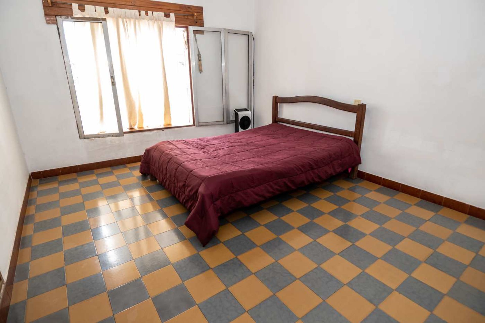 CASA EN VENTA CON LOCALES SOBRE AV. ARTIGAS - foto 19
