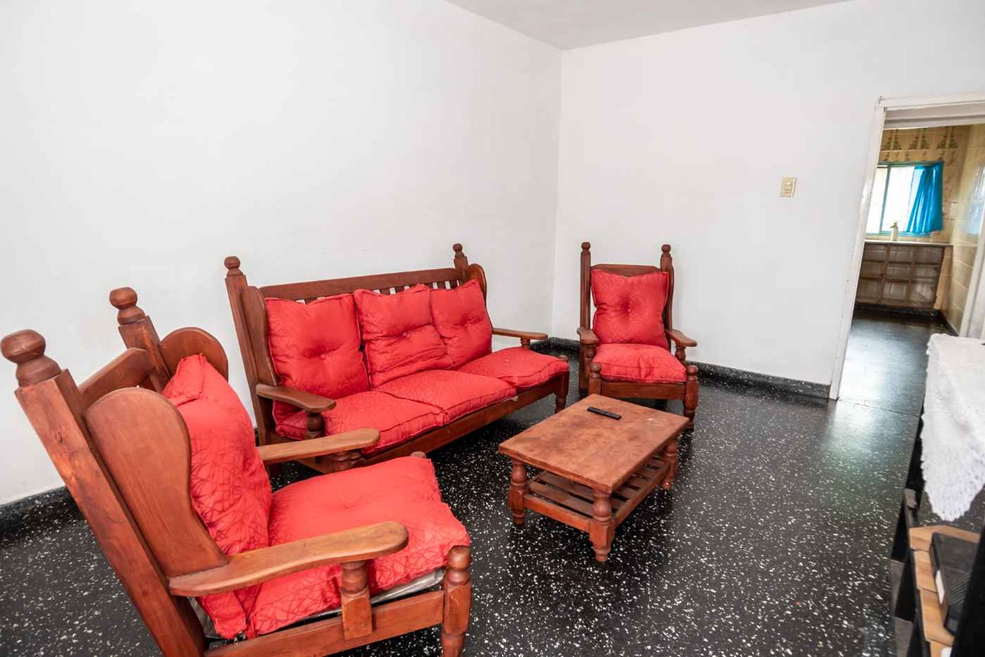 CASA EN VENTA CON LOCALES SOBRE AV. ARTIGAS - foto 18