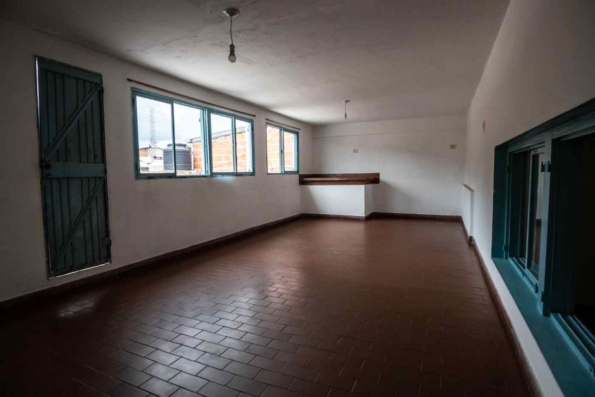 CASA EN VENTA CON LOCALES SOBRE AV. ARTIGAS - foto 15
