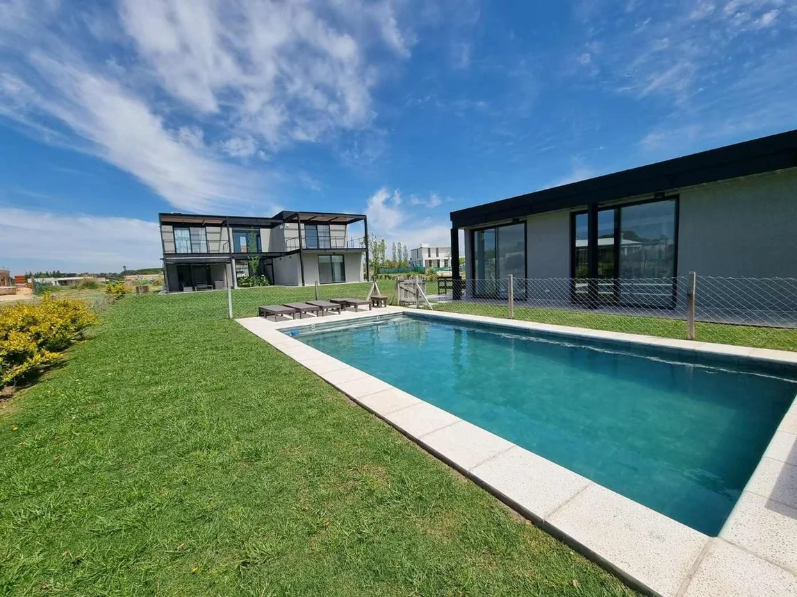 Casa en venta en Pilar, foto 3
