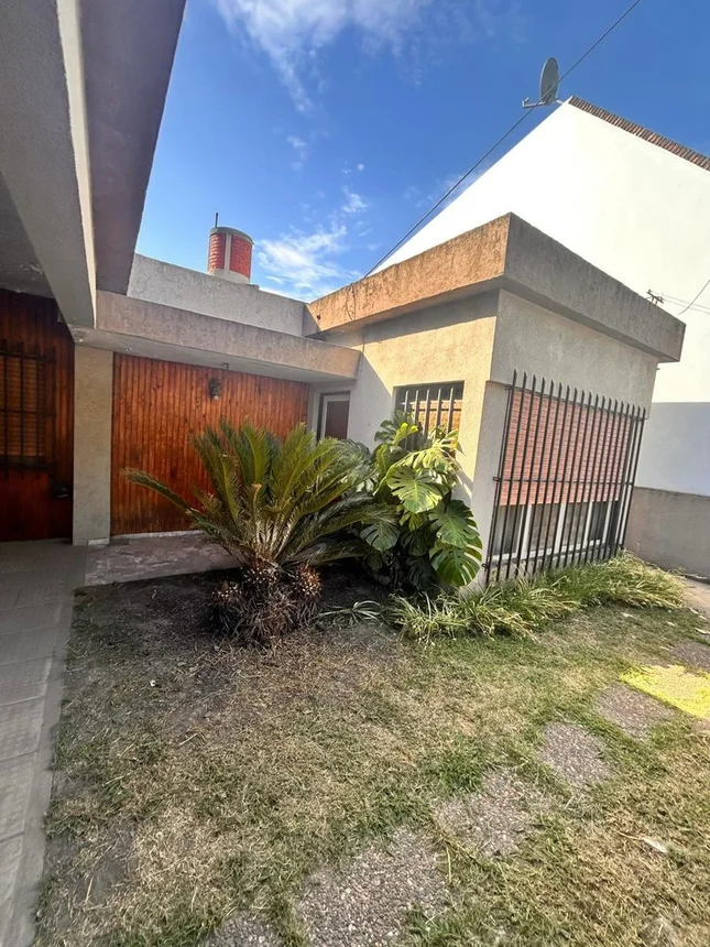 Casa en venta en Villa Luzuriaga, foto 3