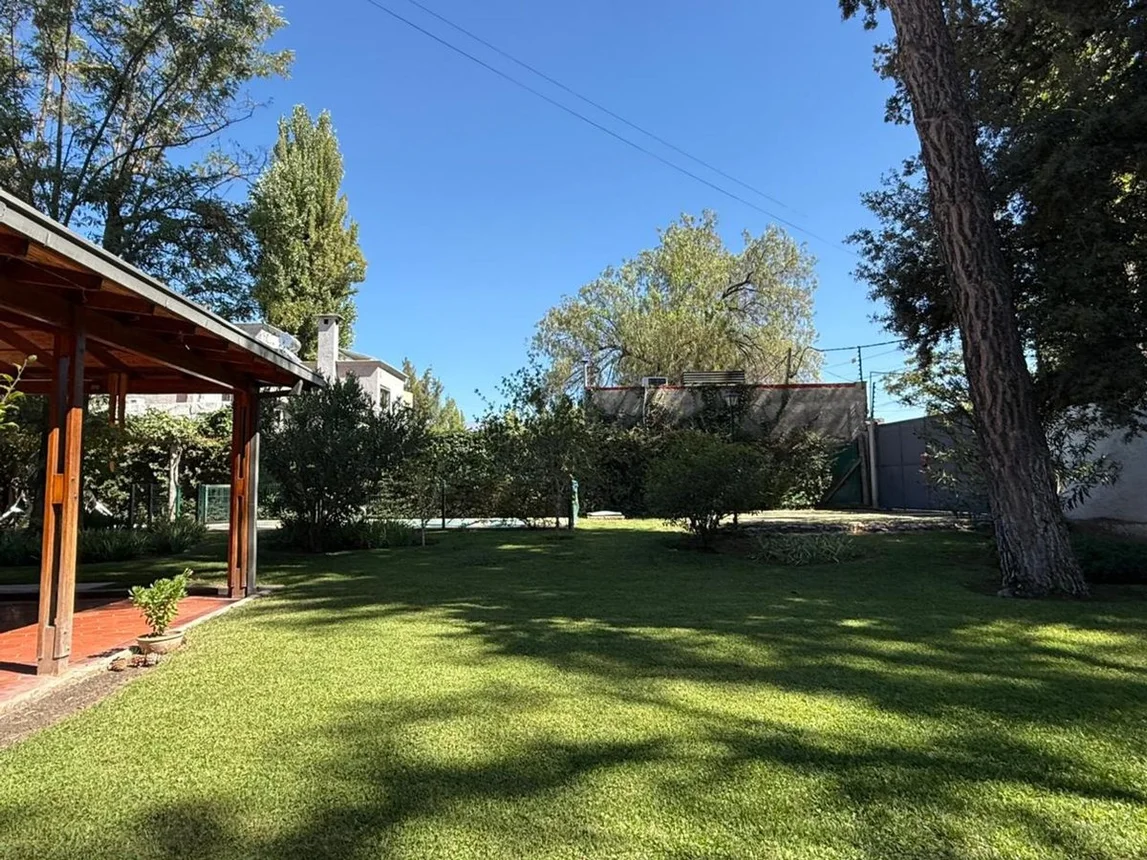 Casa de 12 ambientes en alquiler en Luján de Cuyo, Pasaje Nazar y Larrea 100, foto 4