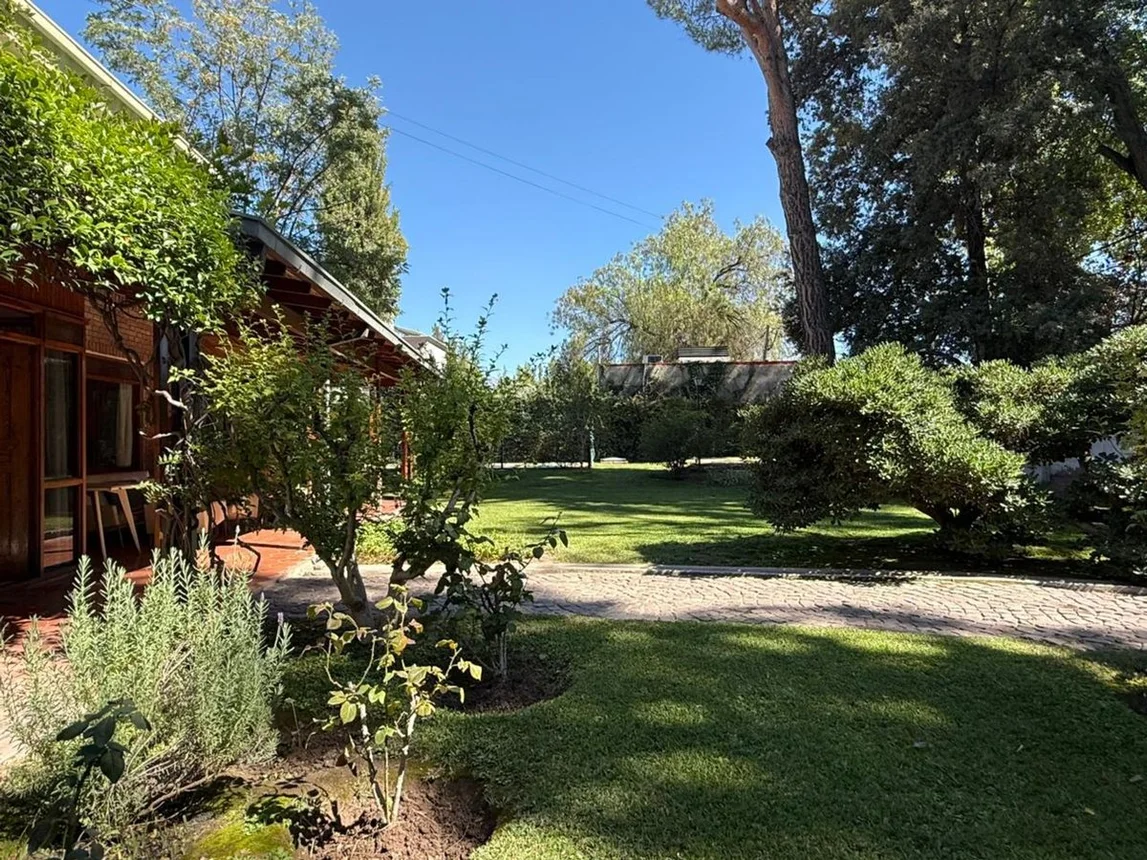Casa de 12 ambientes en alquiler en Luján de Cuyo, Pasaje Nazar y Larrea 100, foto 2