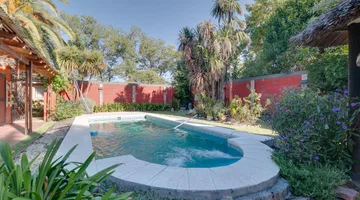 CASA EN VENTA LA PLATA 2 DORMITORIOS PILETA