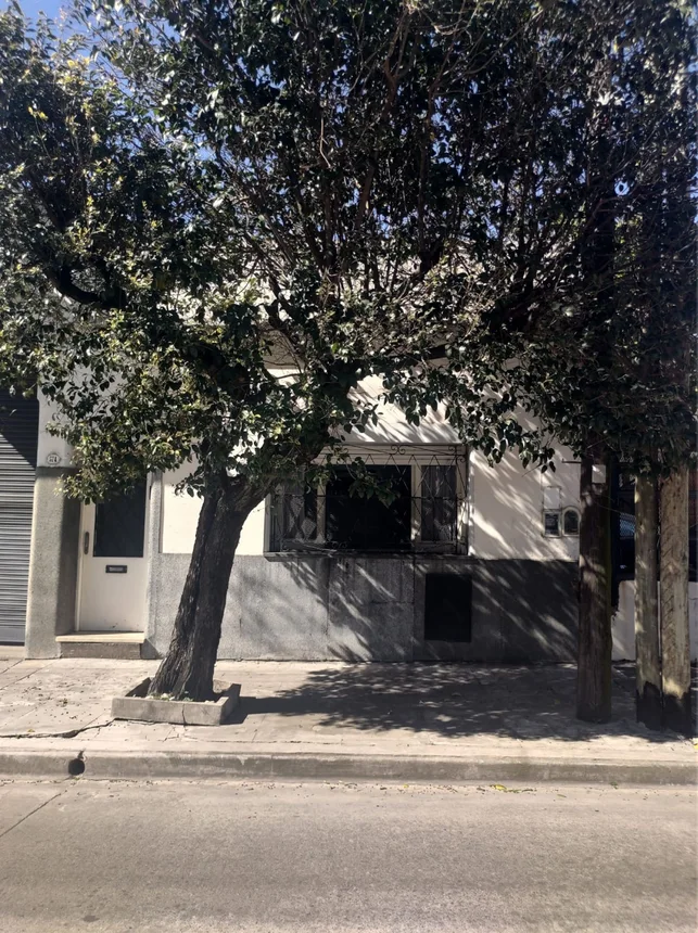 Casa de 3 ambientes en venta en Ramos Mejía, Larrea 500