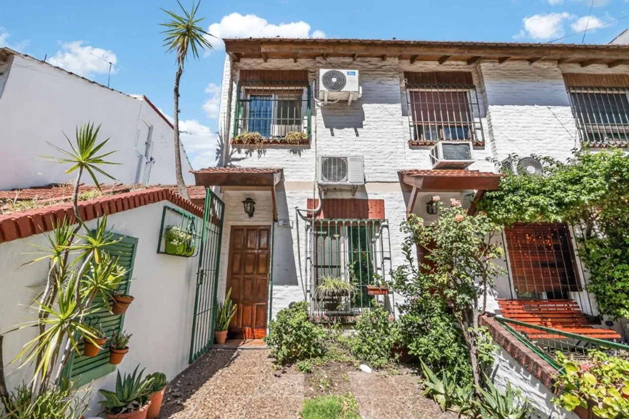 Casa dúplex en venta en Villa Luzuriaga, Cuba 600