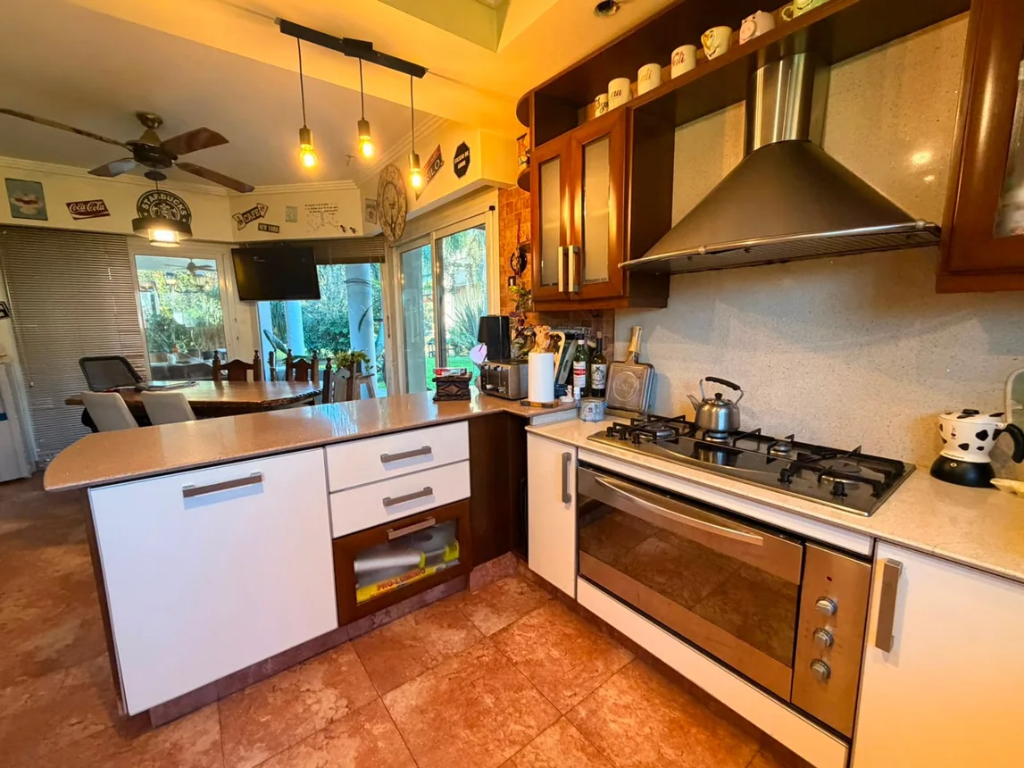 Casa de 8 ambientes en venta en Rincón de Milberg, La Reconquista 2400