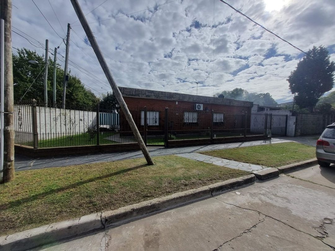 CASA 4 AMBIENTES VENTA LONGCHAMPS APTA CREDITO