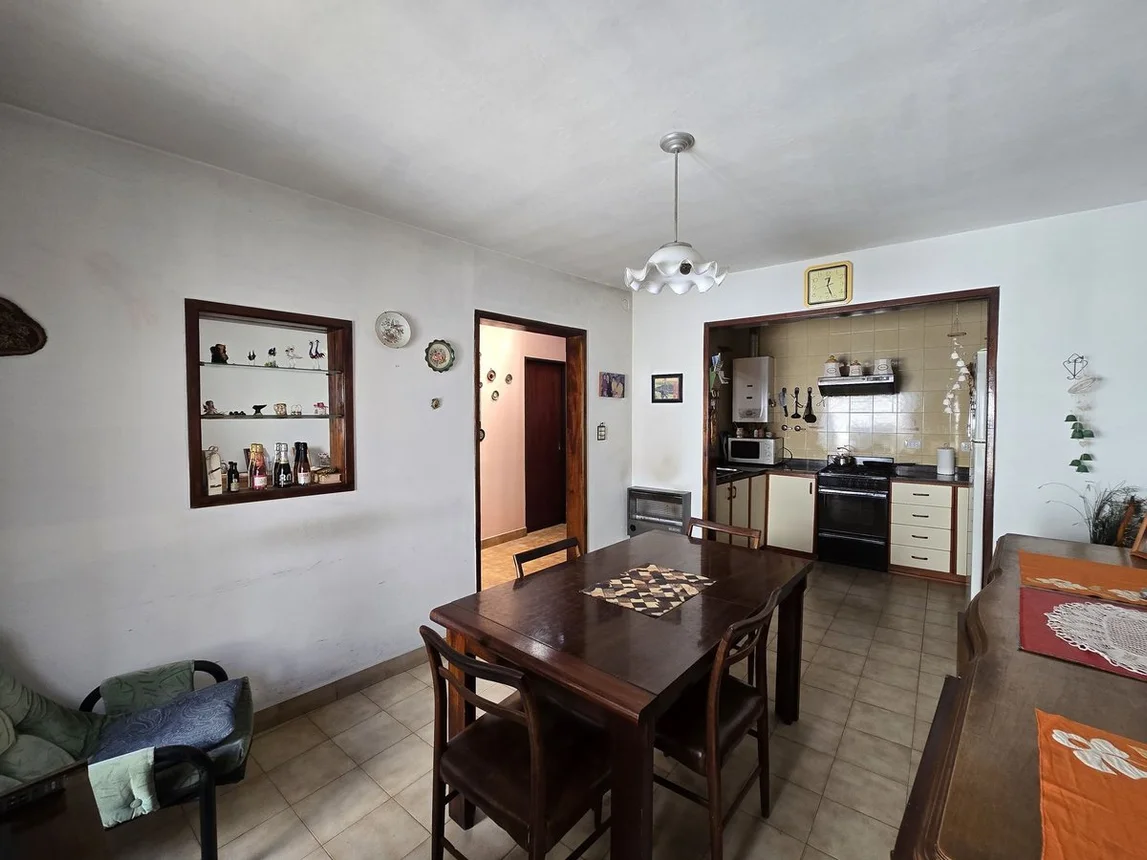 Casa de 4 ambientes en venta en Sarandí, Salta 900