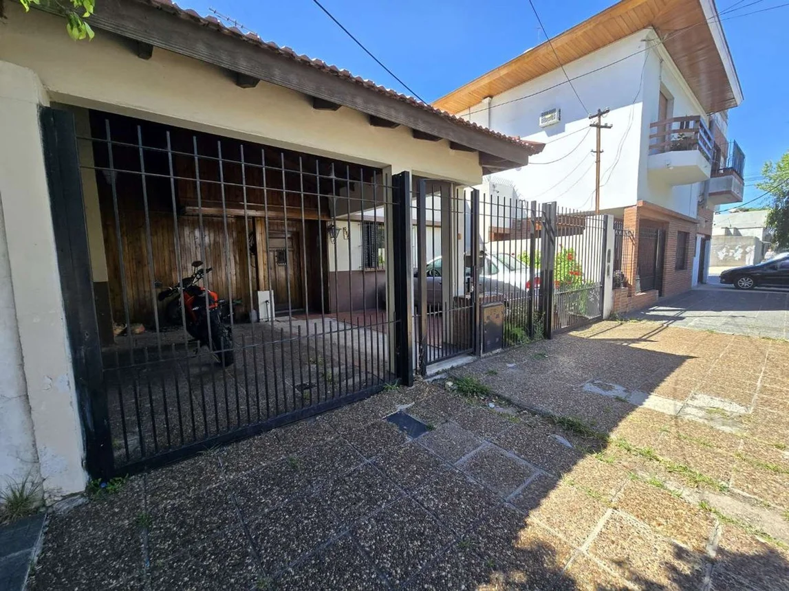 Casa de 4 ambientes en venta en Sarandí, Salta 900, foto 2