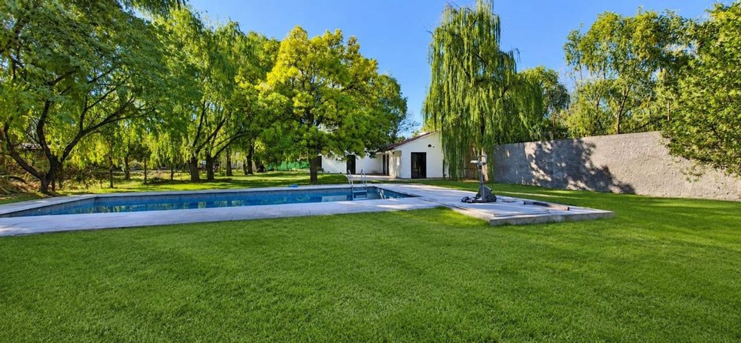 CASA PREMIUM CON PISCINA Y QUINCHO PARA 100 PERS.