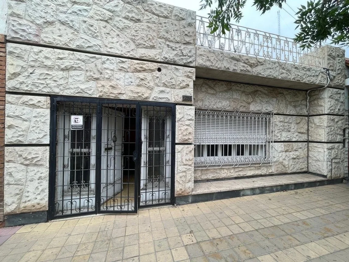 Casa de 6 ambientes en venta en Mendoza, Paso de los Andes 1400