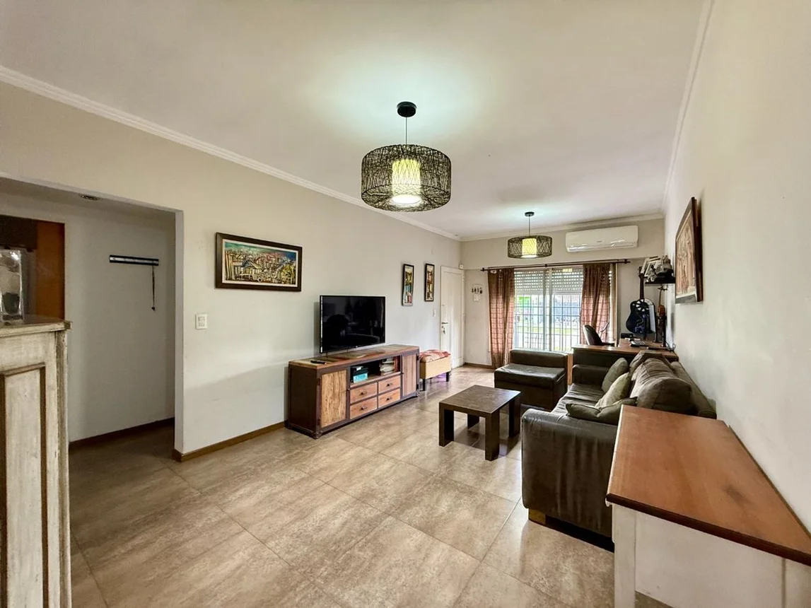 Casa de 4 ambientes en venta en Villa Luzuriaga, Guido Spano 3100, foto 2