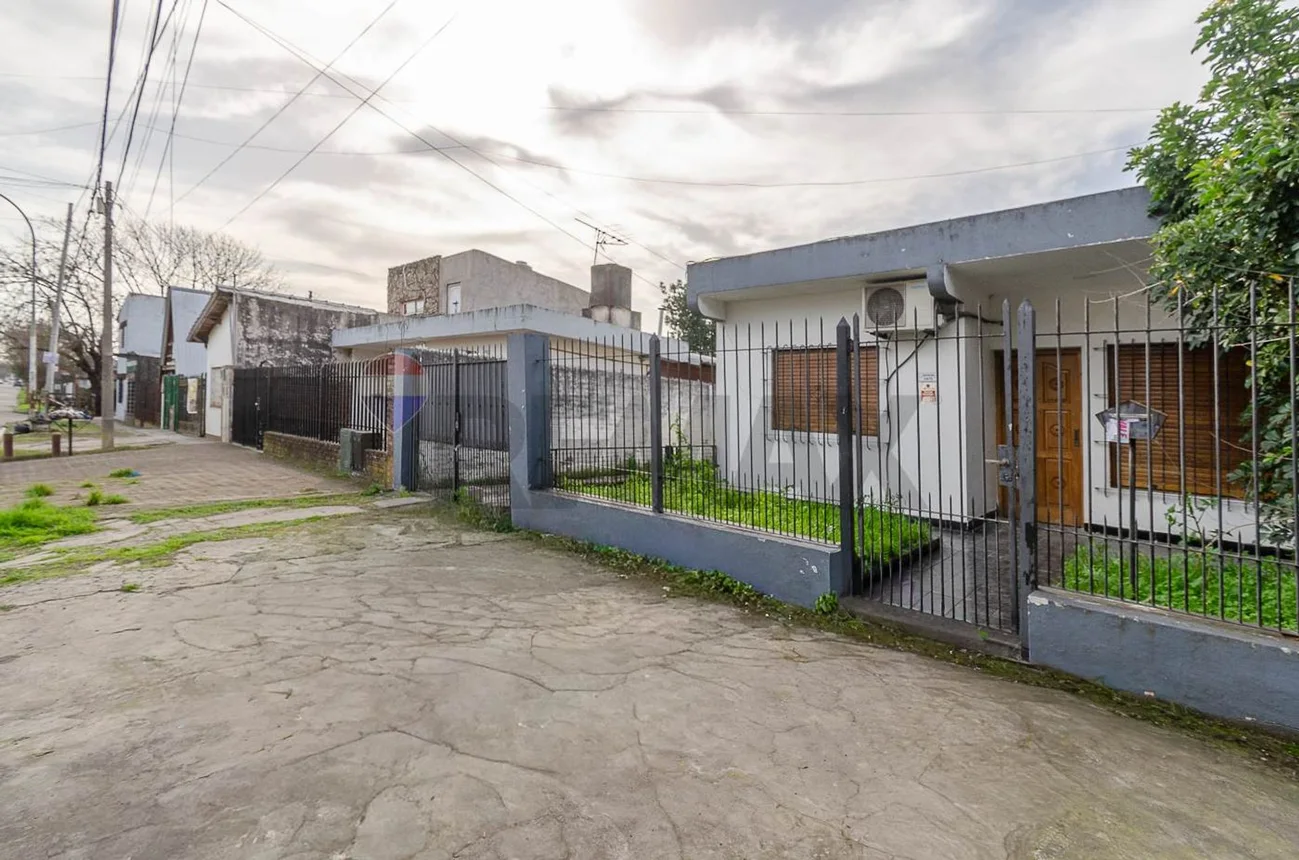 Casa de 3 ambientes en venta en Castelar, Miguel de Unamuno 3400