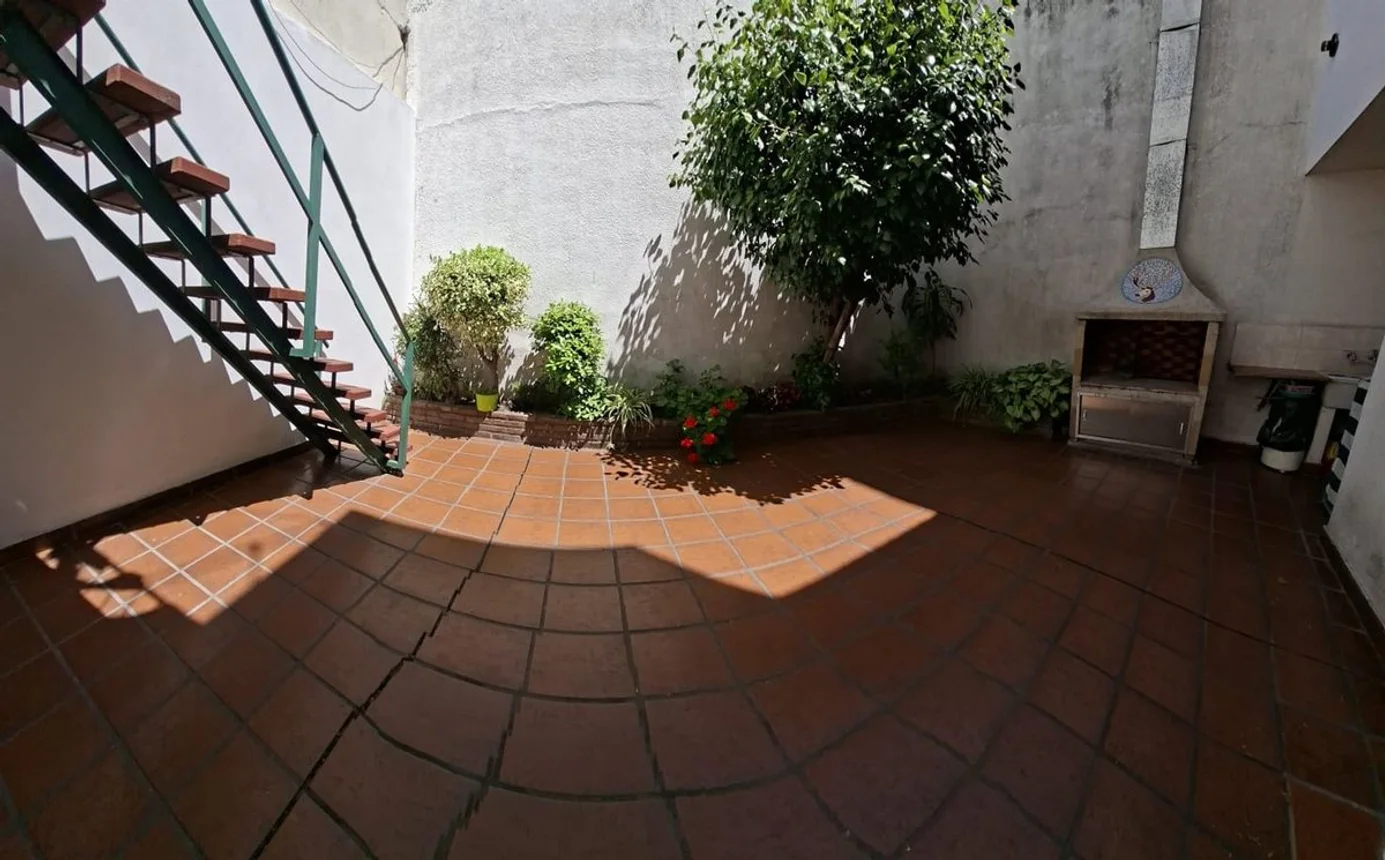 Casa de 4 ambientes en venta en Parque Avellaneda, Martínez Castro 300, foto 2