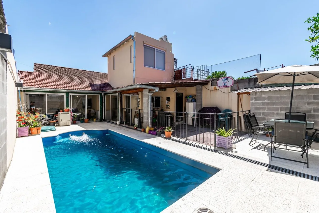 Casa de 4 ambientes en venta en Santos Lugares, Fischetti 3900