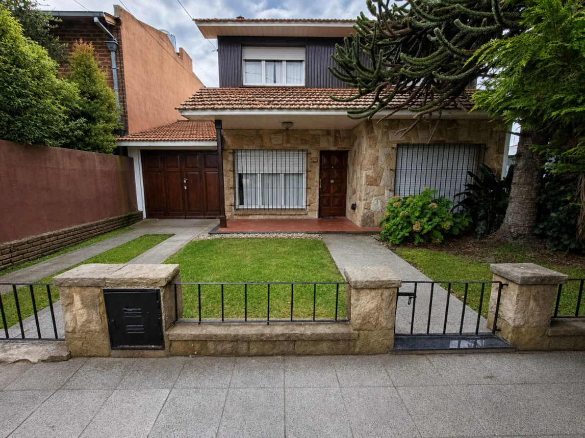 Casa de 4 ambientes en venta en Mar del Plata, Castilla y León 200