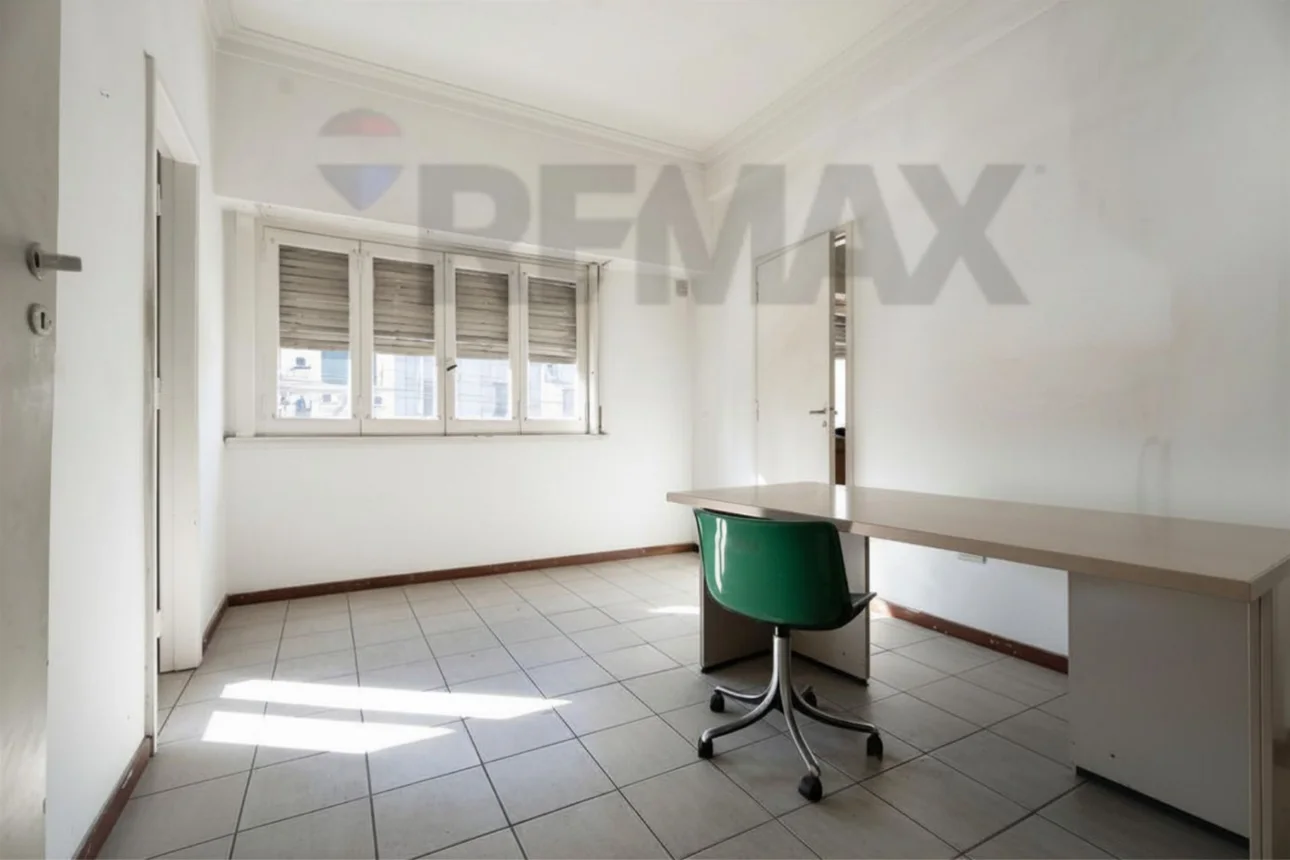 Piso de 7 ambientes en venta en Lanús Oeste, Avenida Hipólito Yrigoyen 4200, foto 3