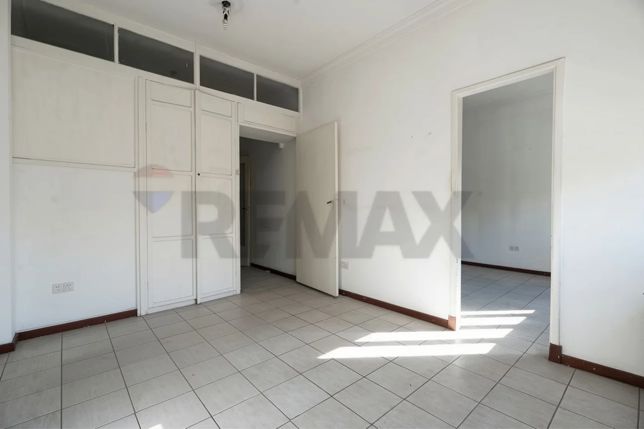 Piso de 7 ambientes en venta en Lanús Oeste, Avenida Hipólito Yrigoyen 4200