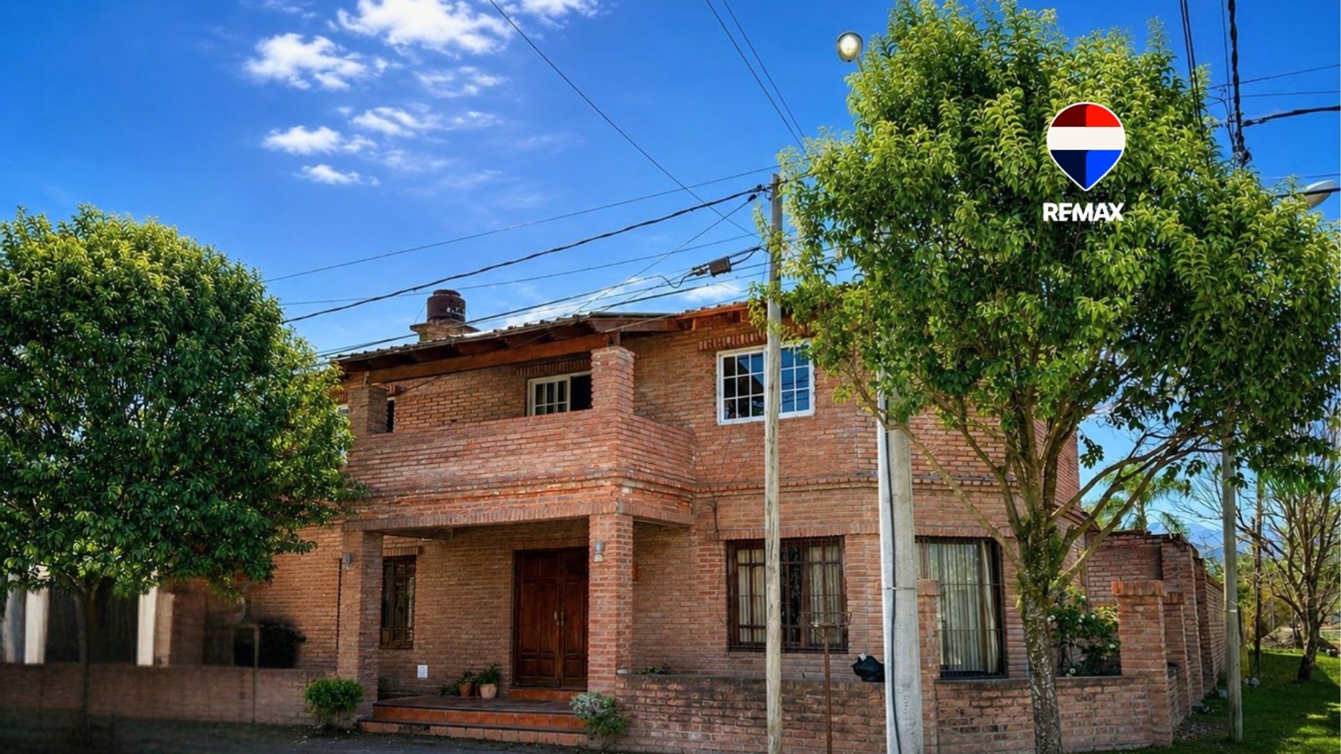CASA ESQUINA EN SA LUIS CON GRAN PATIO Y PILETA. - foto 1