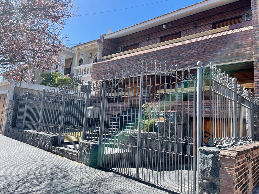 VENTA CASA 4 D. EN B° SAN SALVADOR