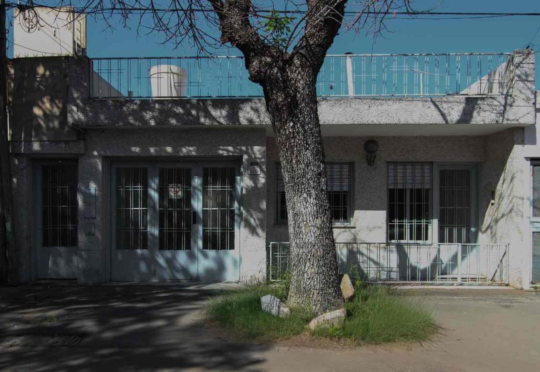 CASA EN VENTA DOS DORMITORIOS COCHERA