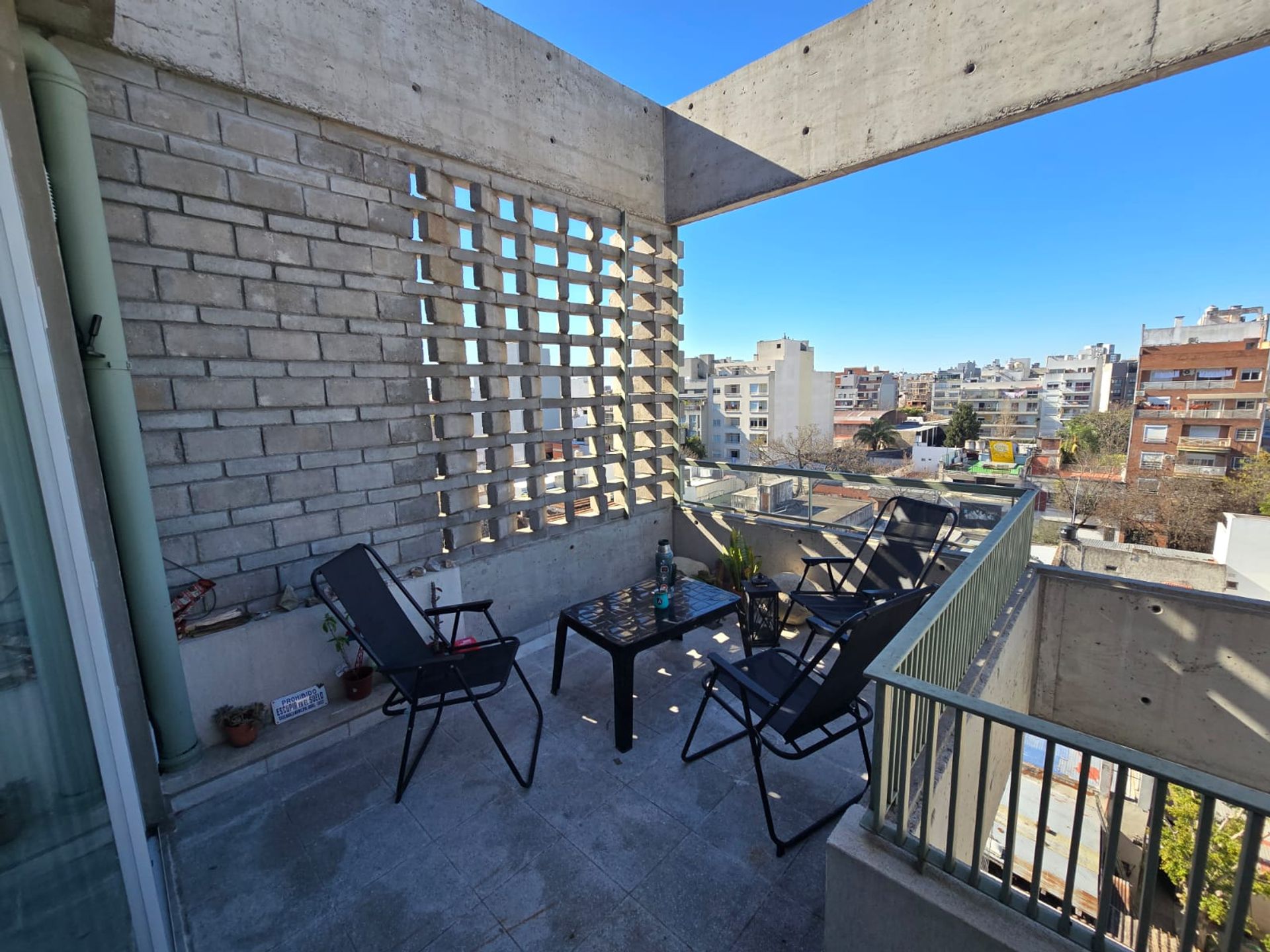 Venta Monoambiente en L con amplio Balcón P. Chas