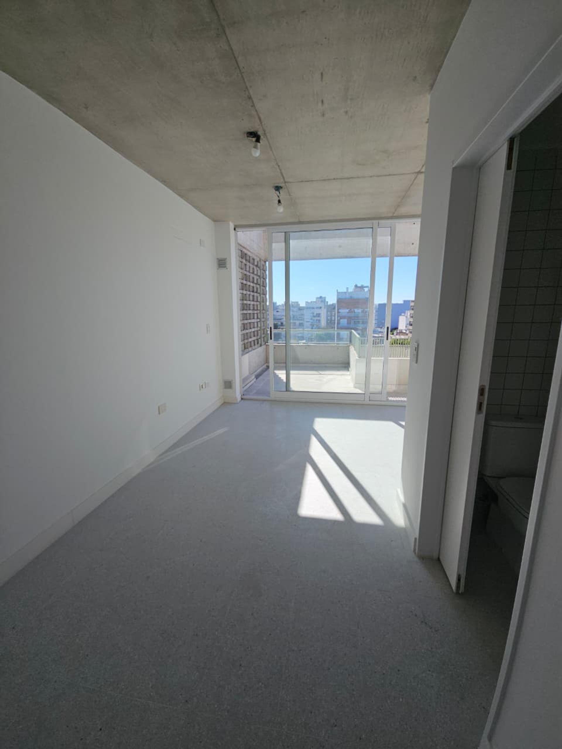 Foto 6 — Venta Monoambiente en L con amplio Balcón P. Chas
